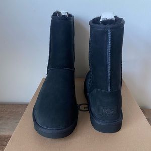 NWT Ugg Classic Short II Boots Womens Size 9 in Black